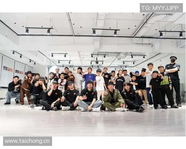 深圳街舞队技术探讨：如何提升街舞技巧与团队协作能力